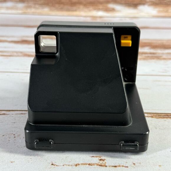 Polaroid OneStep 2 i-Type Instant Film Camera Gray Built-in Flash - Picture 3 of 6